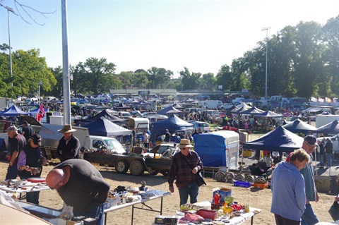 castlemaine swap meet